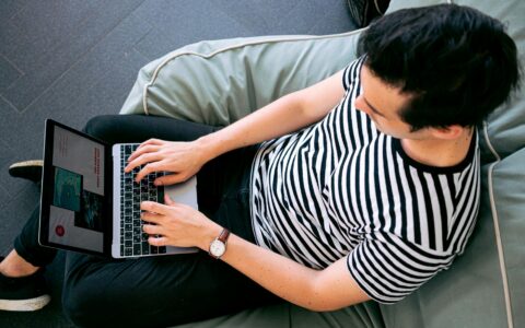 Blogger 隐藏导航栏教程：新版主题与旧版 Navbar 的处理方法