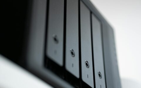 群晖 NAS 在 Windows 挂载教程：SMB 与 NFS 配置、速度和权限