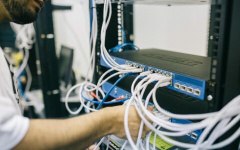 在 Unraid 虚拟机中部署集客 X86 AC 控制器：家庭 Wi-Fi 网络的升级方案